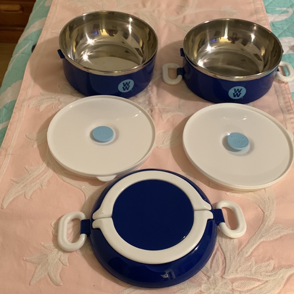 Weight Watchers Stackable Locking Food Storage Container - Picture 3 of 3